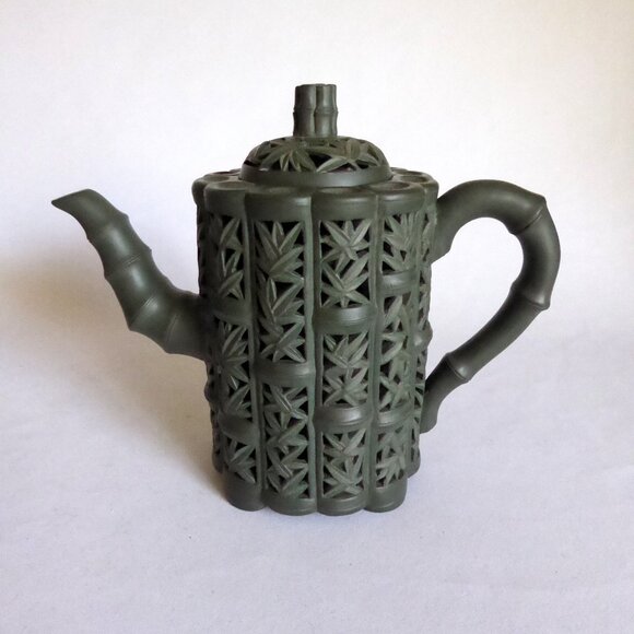VINTAGE NEW TRADITIONAL CHINESE YIXING HOLLOWED CUT OUT BAMBOO CLAY TEAPOT - Picture 2 of 16